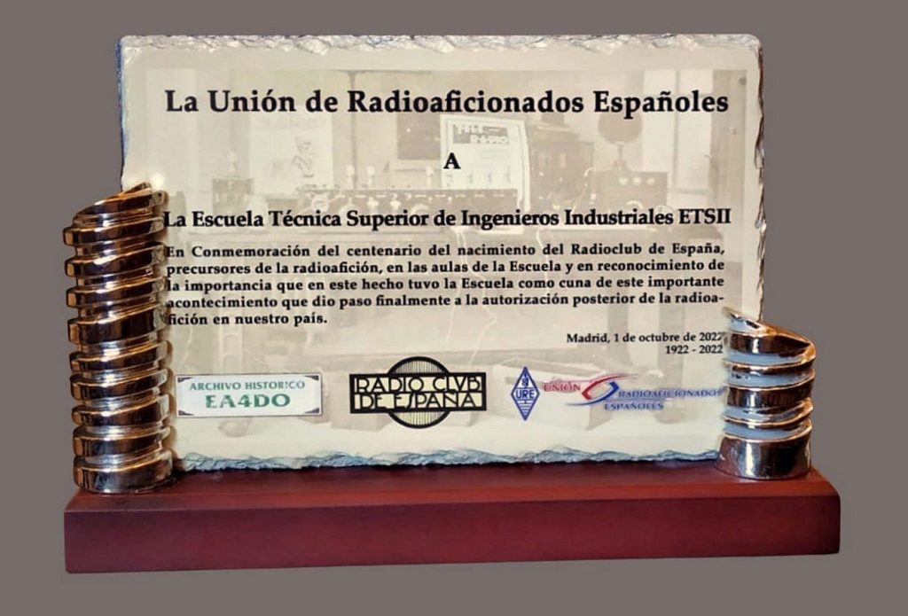 El papel de los radioaficionados - Unión de Radioaficionados Españoles